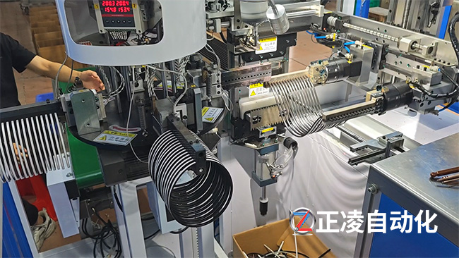 買1臺(tái)省下8個(gè)工人！正凌密封圈粘接機(jī)讓你成本砍半，效率翻倍！